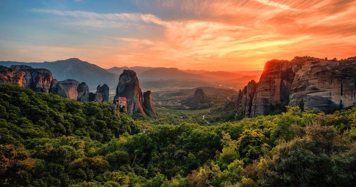 Meteora: Guided Sunset Tour with Monasteries & Caves Visit - 2026