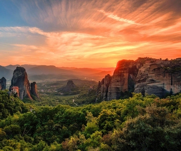 Meteora: Guided Sunset Tour with Monasteries and Caves Visit