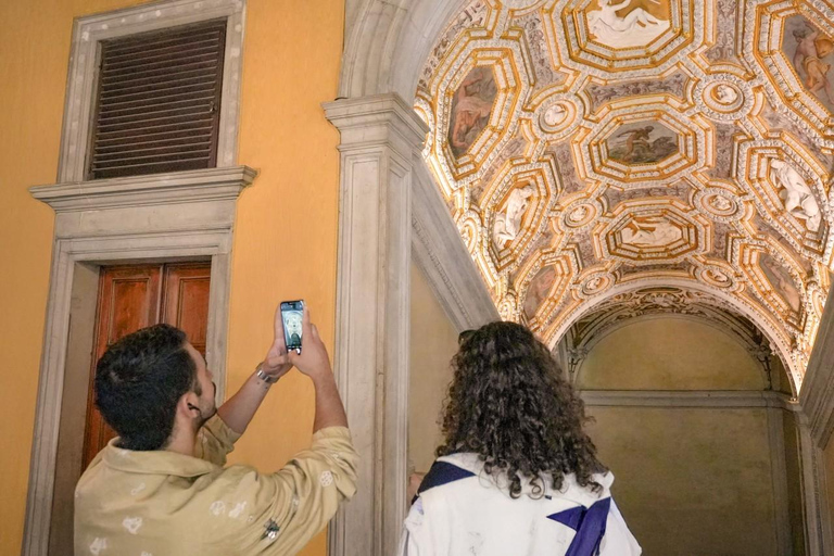 Venice: St. Mark's, Doge's Palace, Rialto, and Gondola Tour Shared Gondola: 30-minute ride across the Grand Canal