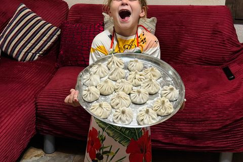 Tbilisi: Khinkali kookles bij een lokale familie