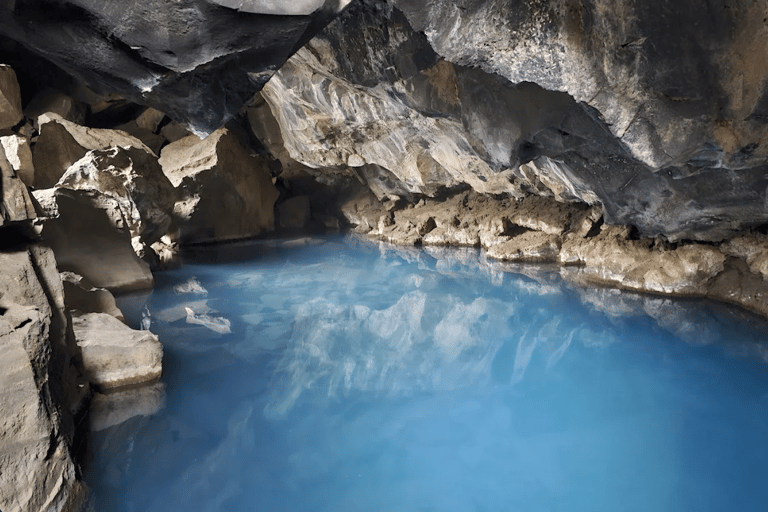 Akureyri: Private Tour Godafoss, Myvatn, Grjótagjá, Hverir.