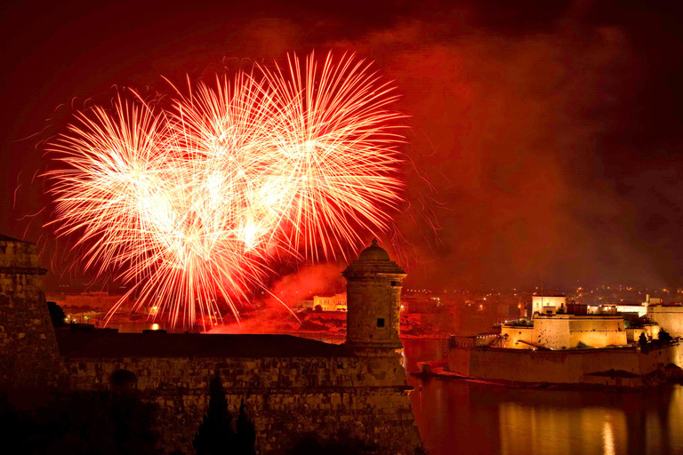 Sliema: Fernandes Fireworks Festival Cruise w/ Dinner+Drinks Without Transportation