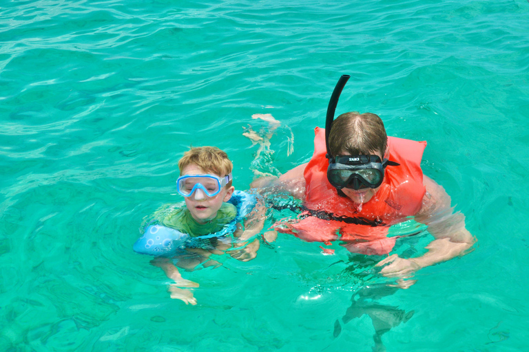 PuntaCana: Private Luxury Family BoatCruise with snorkelling