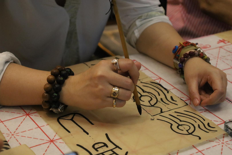 Hangzhou: Private Guqin, Tea, and Calligraphy Tour