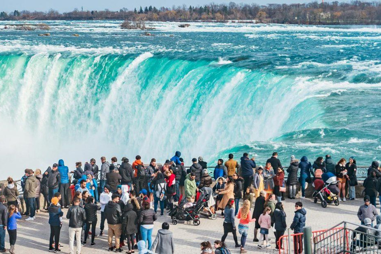 Desde las Cataratas del Niágara Tour por Canadá con Crucero, Viaje y SkylonExcursión de lujo a las cataratas del Niágara, Canadá, con almuerzo