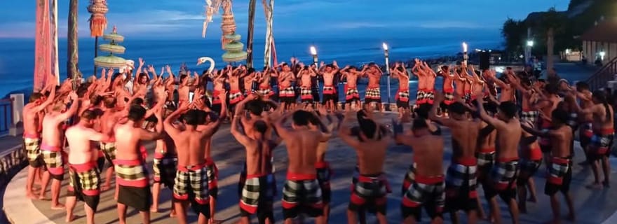 Bali : danse du feu Kecak, Melasti et dîner à la plage de Jimbaran