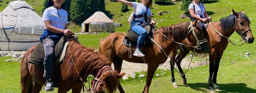 Tour di 1 giorno a Chon Kemin con equitazione