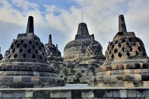 Yogyakarta: escursione di 2 giorni alla grotta di Jomblang, Borobudur e Prambanan2 giorni di tour della grotta di Yogyakarta Borobudur Prambanan Jomblang