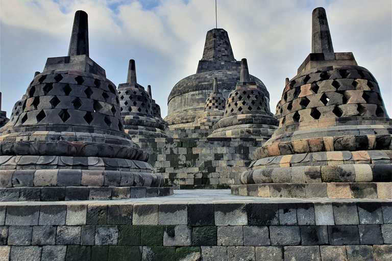 Yogyakarta: escursione di 2 giorni alla grotta di Jomblang, Borobudur e Prambanan2 giorni di tour della grotta di Yogyakarta Borobudur Prambanan Jomblang