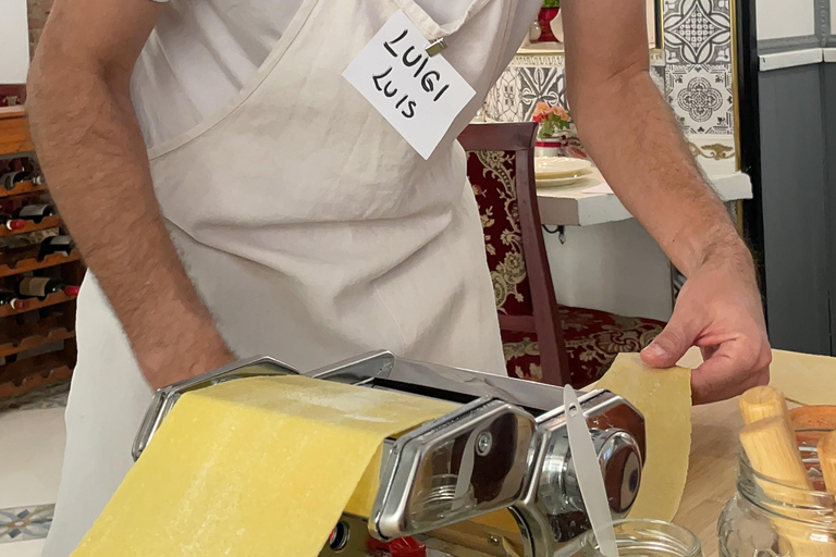 佛罗伦萨：意面制作课程，含晚餐、葡萄酒和... 唱歌！佛罗伦萨：意面制作课程，含晚餐、葡萄酒...还有歌唱！