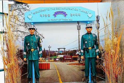Seoul: DMZ Tour with Banpo Bridge Sunset & waterfall Café