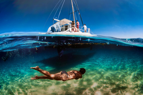 Isla Mujeres: Catamarán, snorkel, barra libre y buffetCatamarán con barra libre (sin comida)