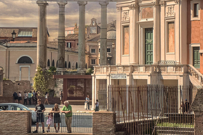 Rome: Colosseum Guided Tour with Roman Forum Entry