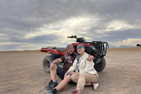 Hurghada: Safari nel deserto in quad con giro in cammello e trasferimentoTour privato di 3 ore in quad con trasferimento privato