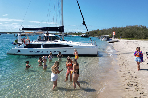 Costa Dorada: Catamarán privado y almuerzo en la isla