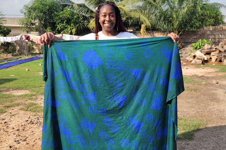 Akra: Wycieczka po tkaninach Ghany i tworzenie batikowych krawatów i barwnikówAkra - Ghana: półdniowa wycieczka z przewodnikiem po Ghanie z tkaninami