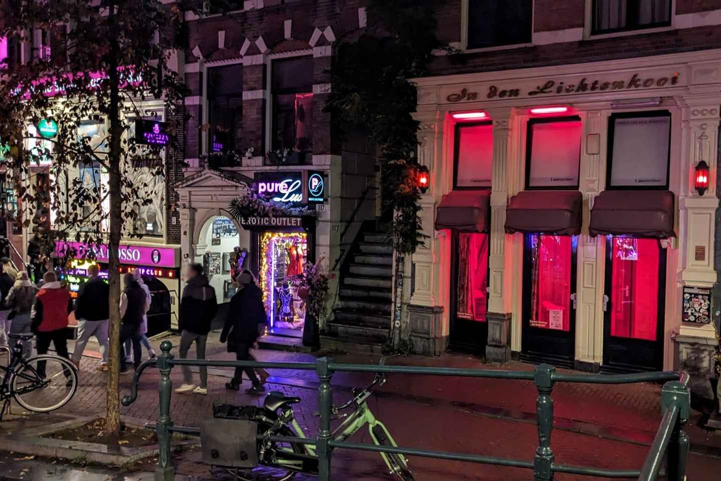 Amsterdam: 1,5-Hour Red Light District Tour