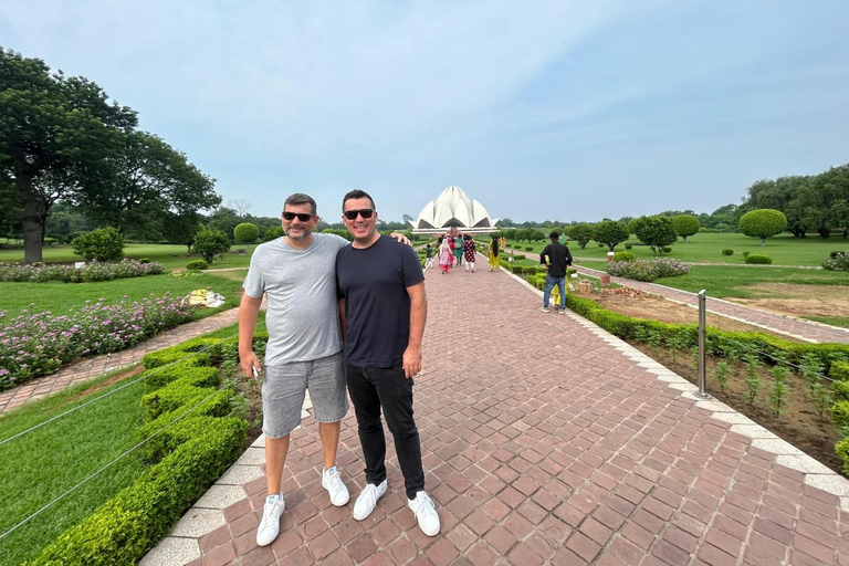 Delhi: 6 Hour Spiritual Temple Tour by Car With Female Guide Tour With Only Guide Service