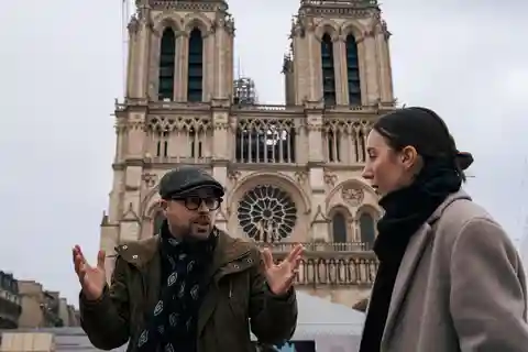 Paris : Visite extérieure de Notre-Dame, accès aux cryptes et croisière fluviale