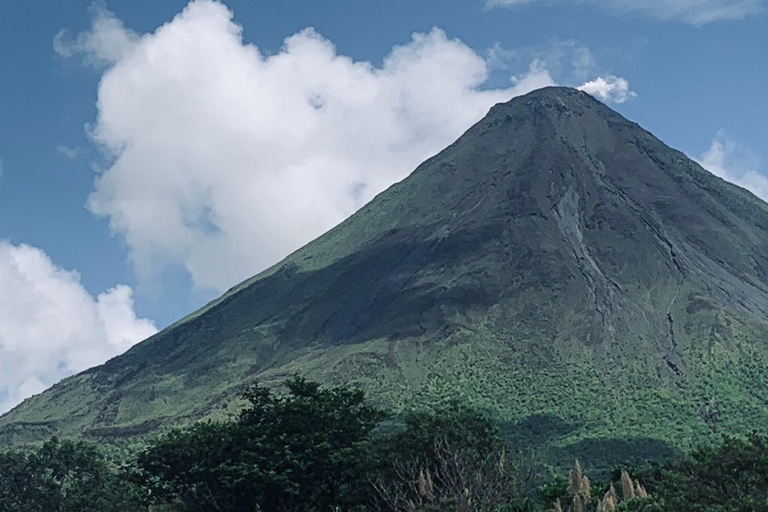 San José: La Fortuna Transfer with Coffee Tour at Doka Farm