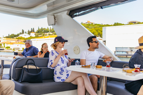 Istanbul: Bosporen Yacht Cruise med stopp på den asiatiska sidanYachtkryssning med stopp på den asiatiska sidan - Mötesplats