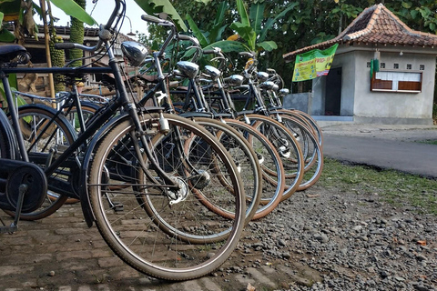 Yogyakarta: Kulon Progo Village Cycling Tour with Snacks