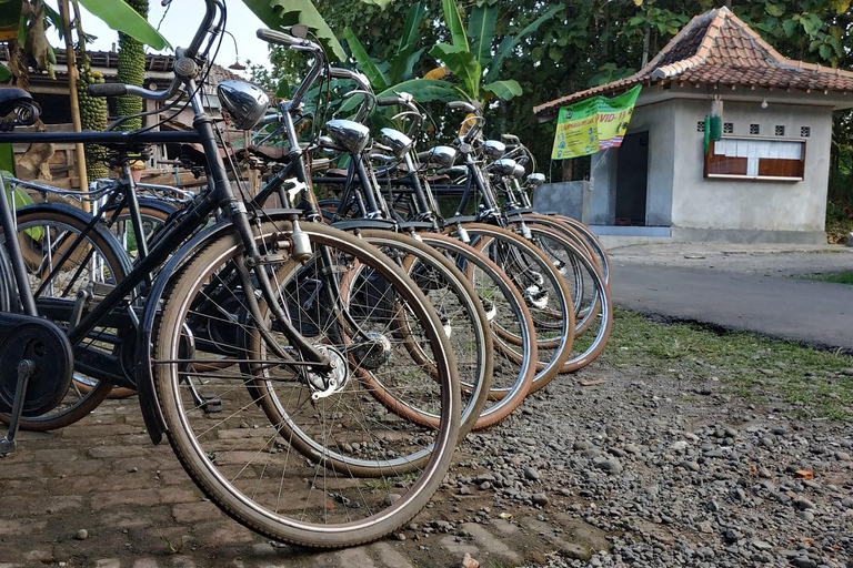 Yogyakarta: Kulon Progo Village Cycling Tour with Snacks