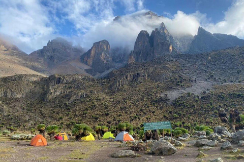 Nairobi: Mount Kenya 2-Day Guided Hiking Tour with Meals