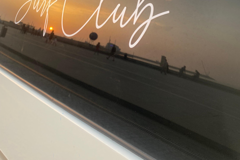 Porto: Surfing w małej grupie z transportemDoświadczenie surfingowe w małej grupie z transportem w Porto