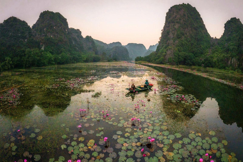 Hanoi: Parfümpagode mit Bootsfahrt oder Lotus-SeidendorfPrivate Tour: Parfümpagode, Lotus-Seidendorf und Weihrauch