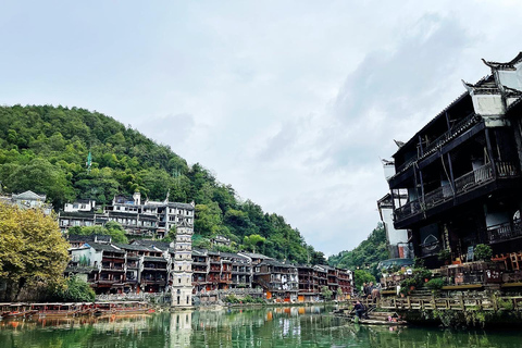 Zhangjiajie: Furong & Fenghuang 2-Day Tour with Boat Ride Small Group (4 people)