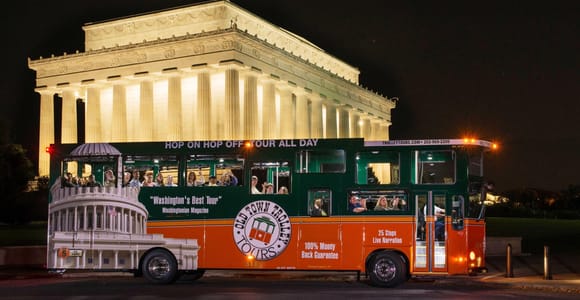 Washington DC: Monuments by Moonlight Nighttime Trolley Tour