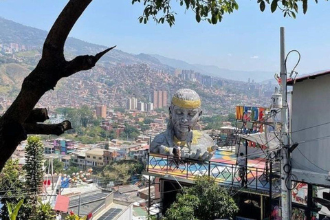 Graffiti Tour Medellín: Historia y arte en la Comuna 13