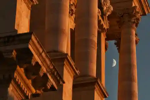 Syracuse at Sunset: Guided Tour of Ortigia at Sunset