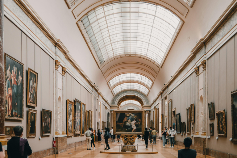 Visita guiada ao Museu do Louvre para 6 pessoas com a Mona LisaParis: Tour guiado em pequenos grupos pelo Museu do Louvre