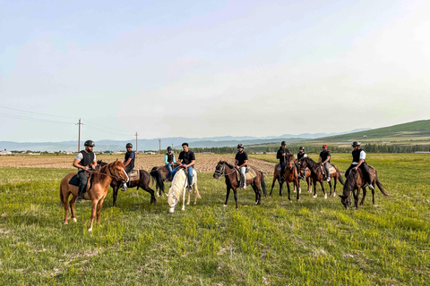 2-hour horse riding tour at Palomino Ranch