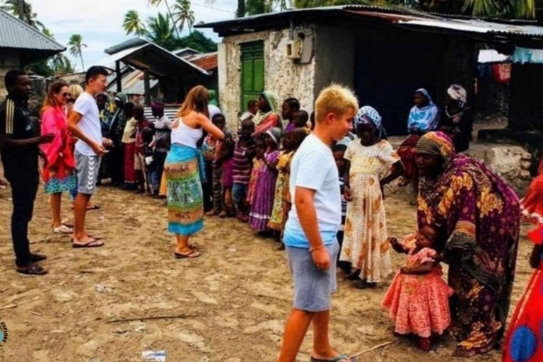 Zanzibar: snorkeling all'Atollo di Mnemba, tour del villaggio e di Stone TownZanzibar: snorkeling all'Atollo di Mnemba, villaggio e Città di Pietra