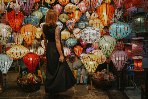 Hoi An: Private Photoshoot with Rowboat Ride & Lanterns