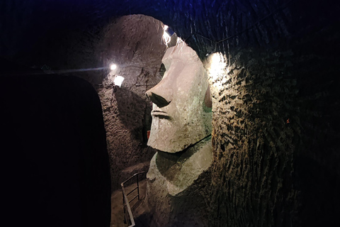 San José: Walk inside themed caves and dine at a viewpoint