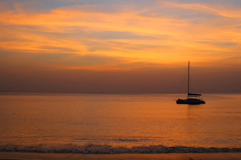 Mykonos: Small-group Catamaran Sunset Cruise to Rhenia