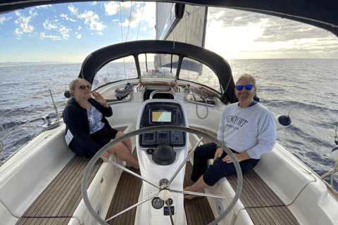 Barcelona: Sagrada Familia Tour and Sailing Trip