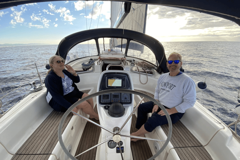 Barcelona: Sagrada Familia Tour and Sailing Trip