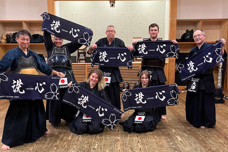 Tokyo: Japanese Kendo Experience with High-Ranked Instructor Let's experience kendo, a traditional Japanese martial art!