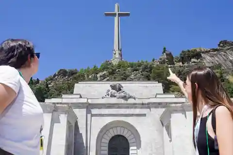 Desde Madrid: Excursión al Monasterio del Escorial y Valle de los Caídos