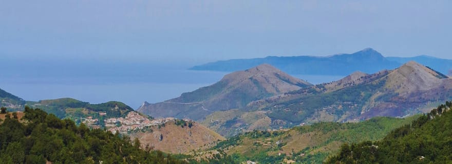 Calabre : villages et montagnes dans le parc national du Pollino en 4x4.