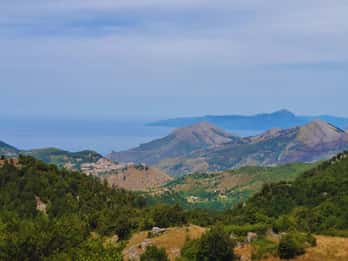 Calabria: borghi e montagne nel parco nazionale del Pollino in fuoristrada.