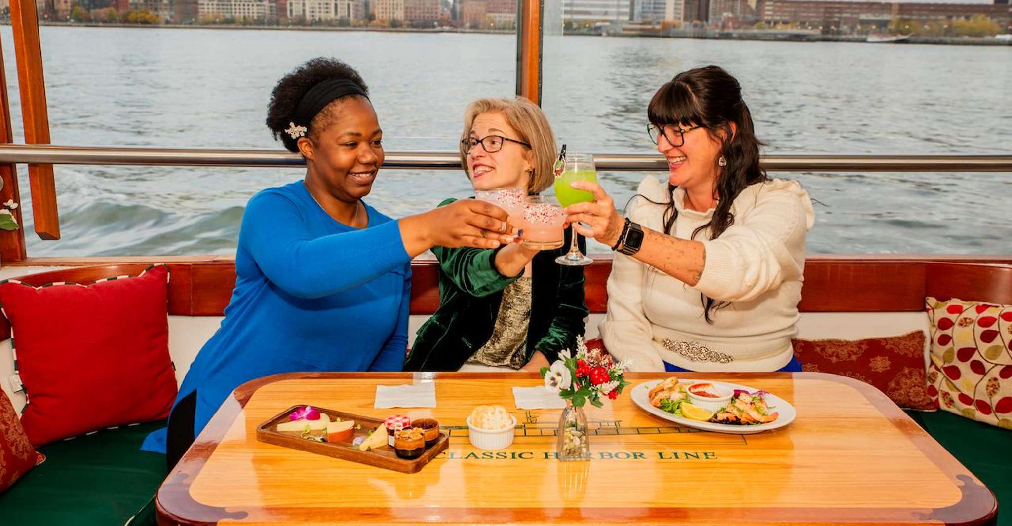 Manhattan, Statue and Skyline Cruise Aboard a Luxury Yacht - Housity