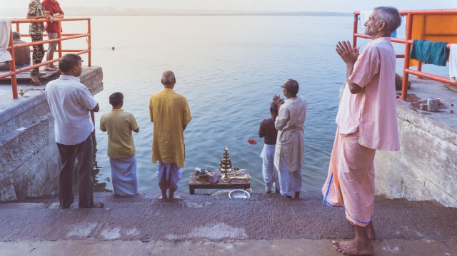 Visit Heritage Walk & Morning Boat Ride with a storyteller guide in Varanasi
