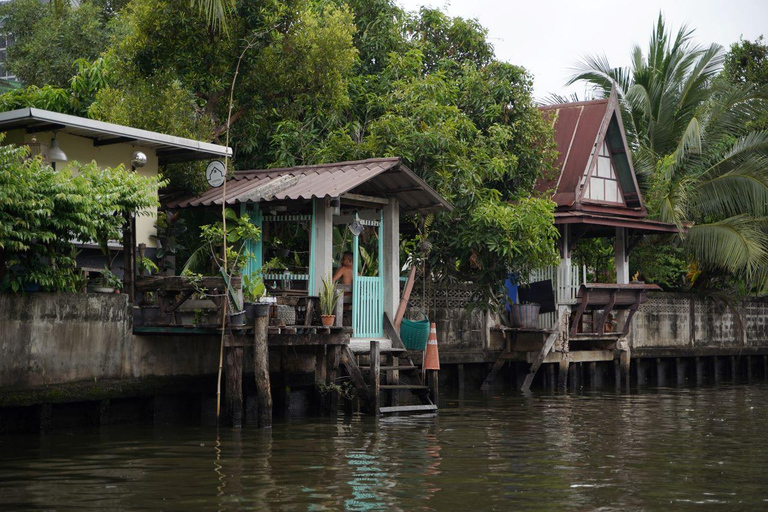 Bangkok: tour de 2 horas por Wat Arun, barcaza real y barco de cola larga