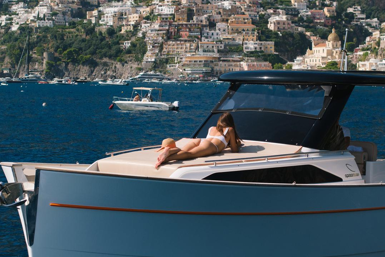 Au départ de Sorrente : Excursion privée en bateau sur la côte d'Amalfi